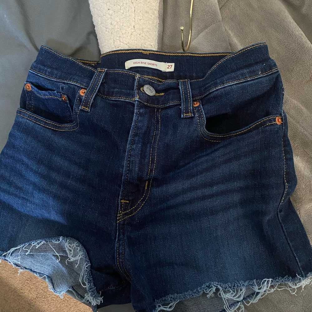 Levi’s shorts - Picture 2 of 2